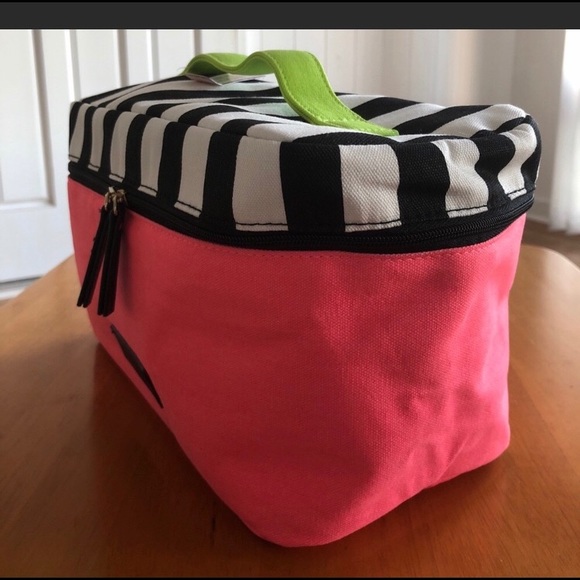 👙Victoria Secret’s Bra & Panty Traveler Bag👙 - Picture 7 of 8